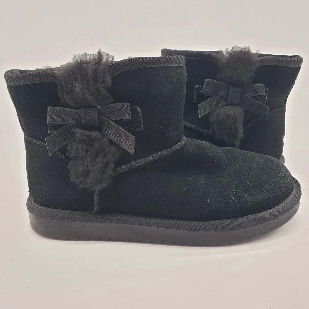 Koolaburra by UGG 1117810 Victoria Mini Ankle Boot Suede Black Youth 2 side bows